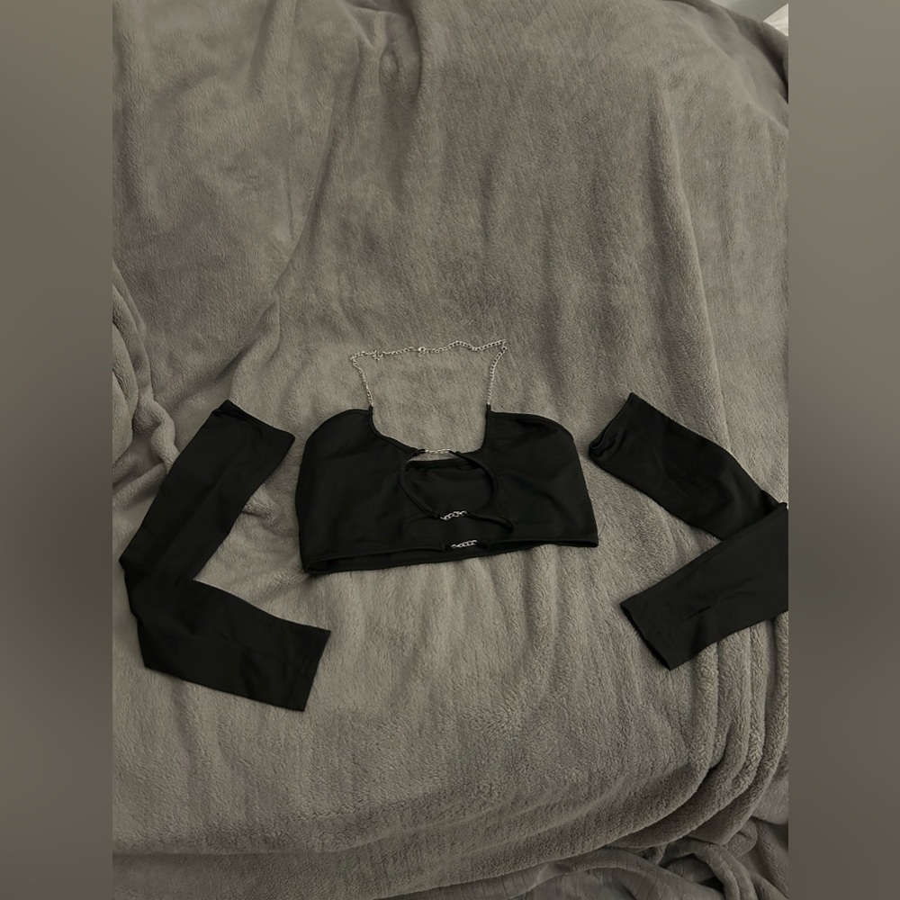 Shein small crop top with sleeves